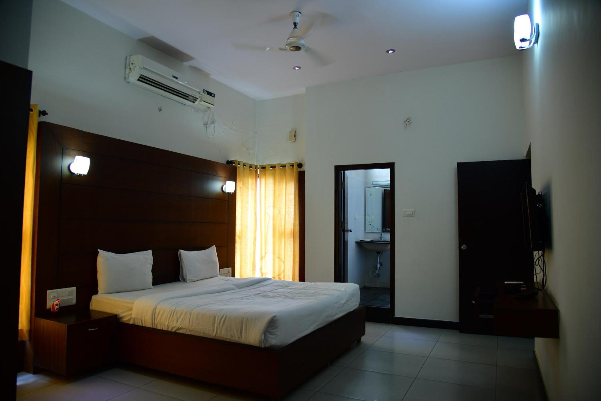 Nijaguna Resorts Chāmrājnagar エクステリア 写真