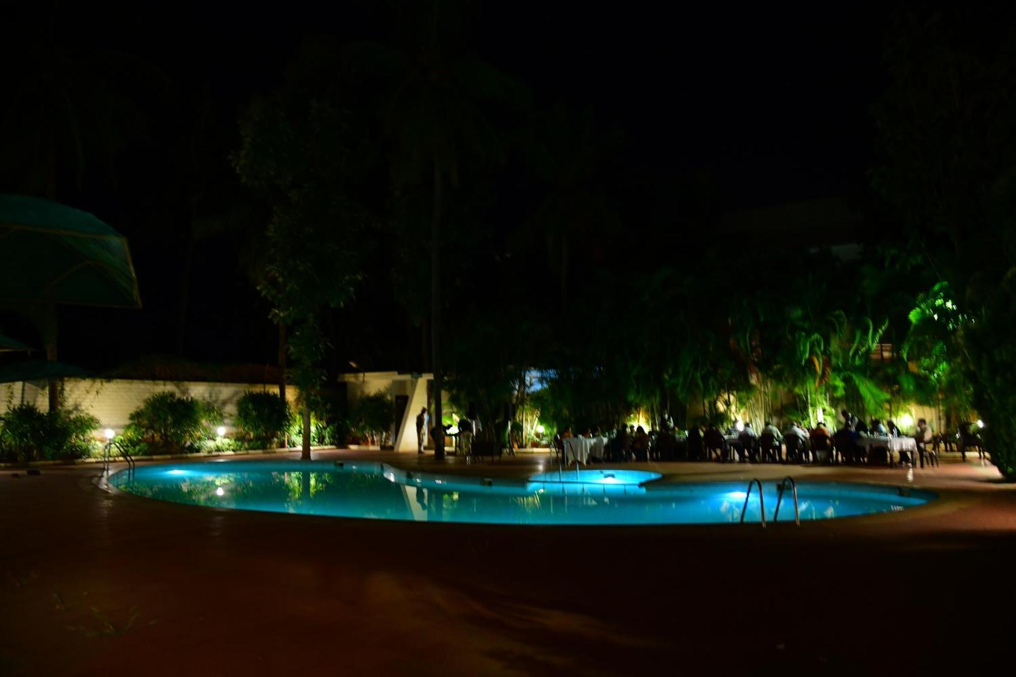 Nijaguna Resorts Chāmrājnagar エクステリア 写真