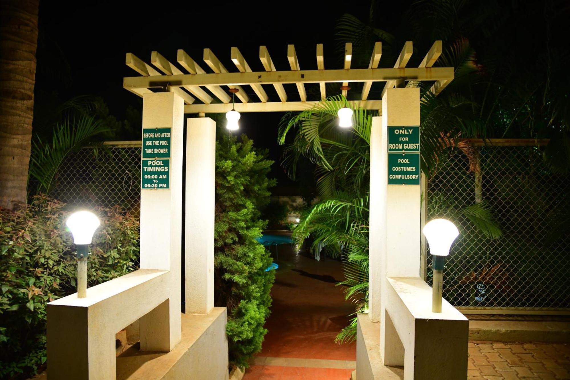 Nijaguna Resorts Chāmrājnagar エクステリア 写真