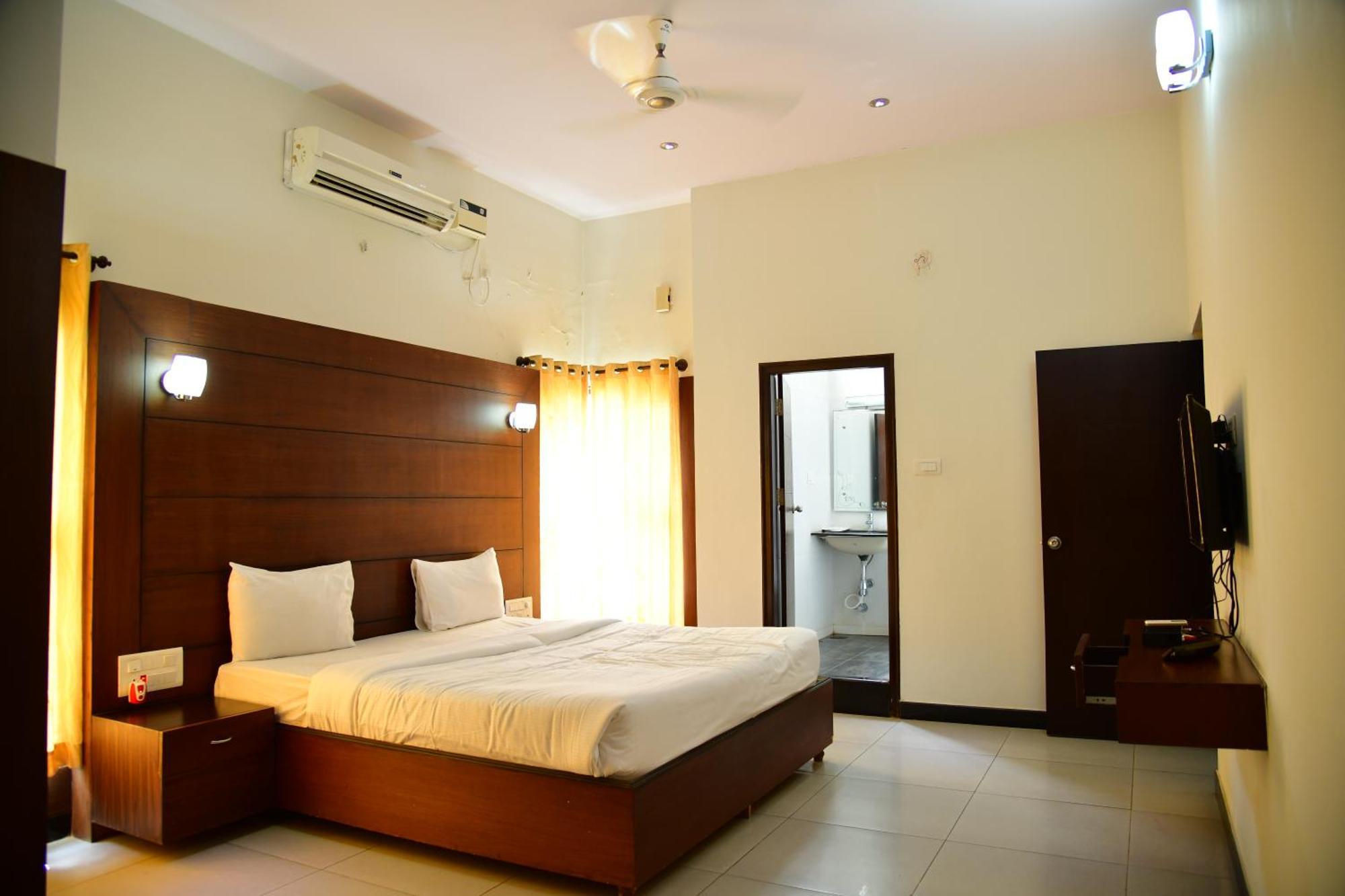 Nijaguna Resorts Chāmrājnagar エクステリア 写真