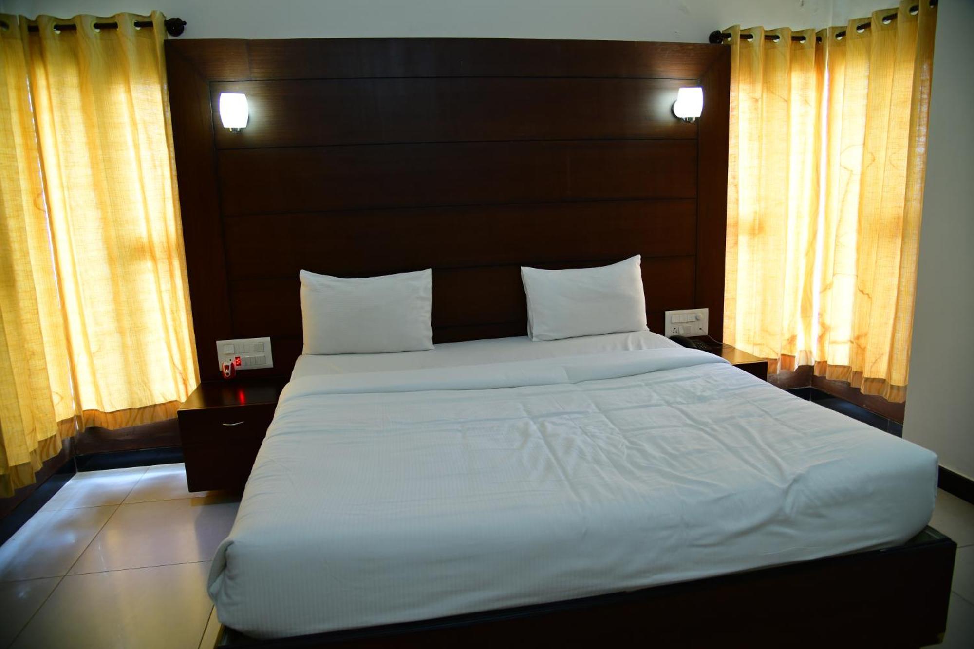 Nijaguna Resorts Chāmrājnagar エクステリア 写真