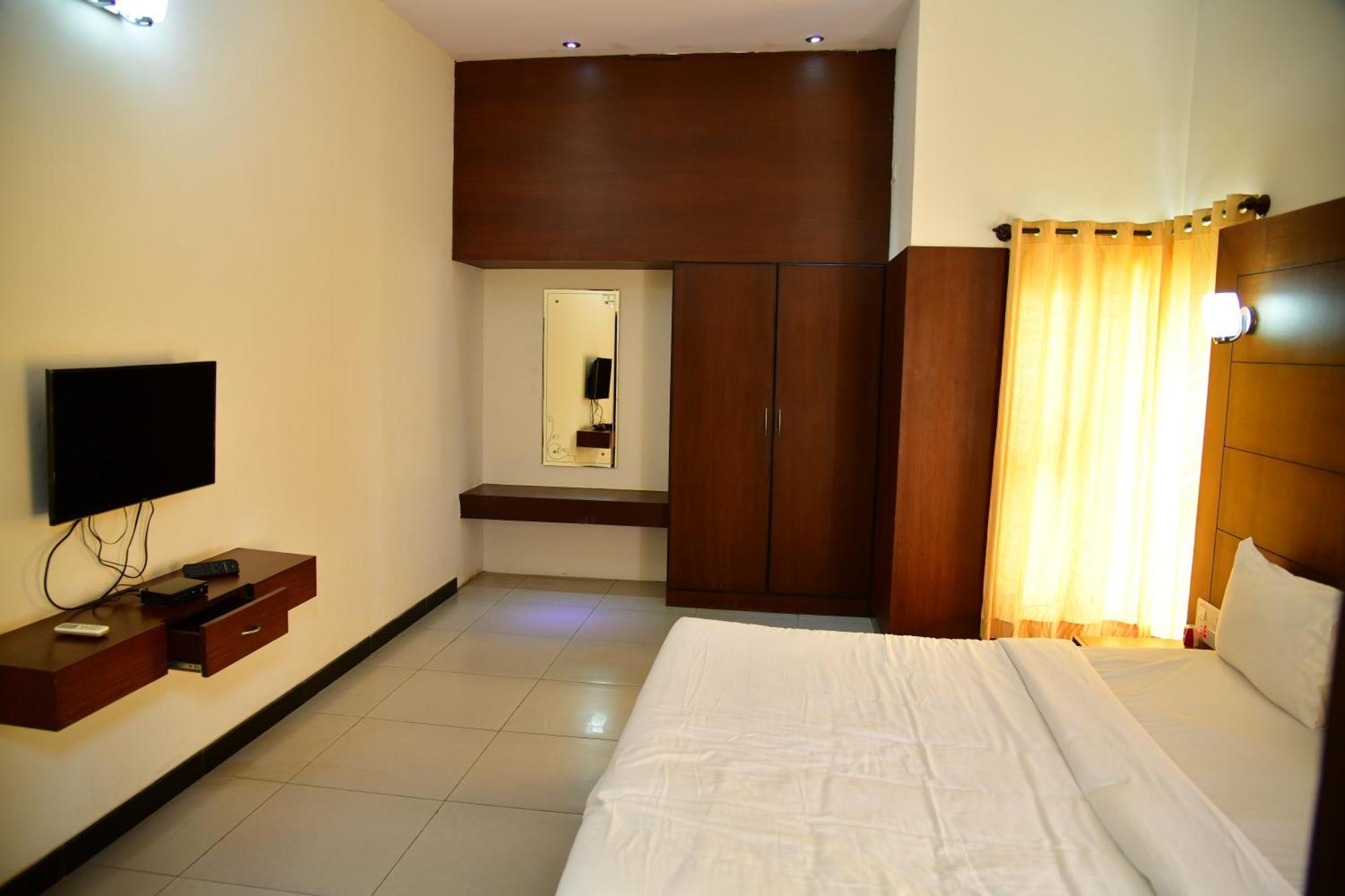 Nijaguna Resorts Chāmrājnagar エクステリア 写真