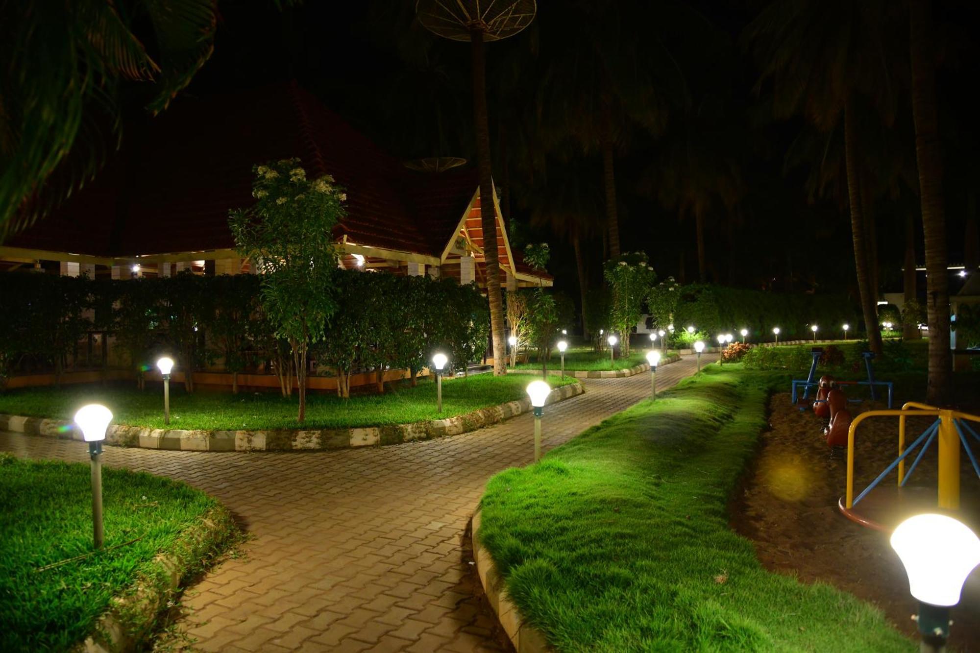 Nijaguna Resorts Chāmrājnagar エクステリア 写真
