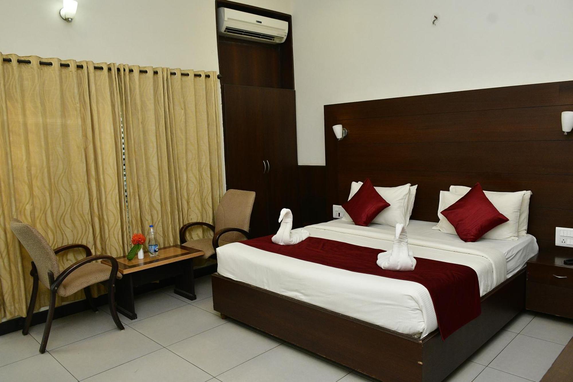 Nijaguna Resorts Chāmrājnagar エクステリア 写真